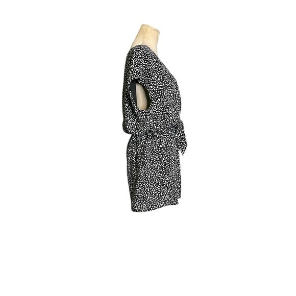 She Sky black white print cap sleeves front bow romper size Large - Picture 14 of 15